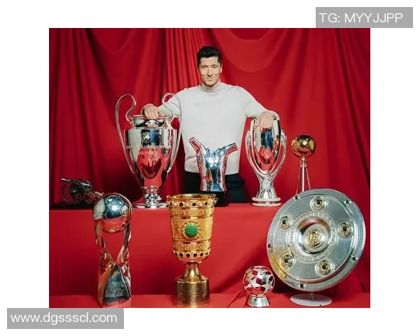 足球巨星西装革履合影展示完美风采与魅力 领袖气质尽显球场外风头